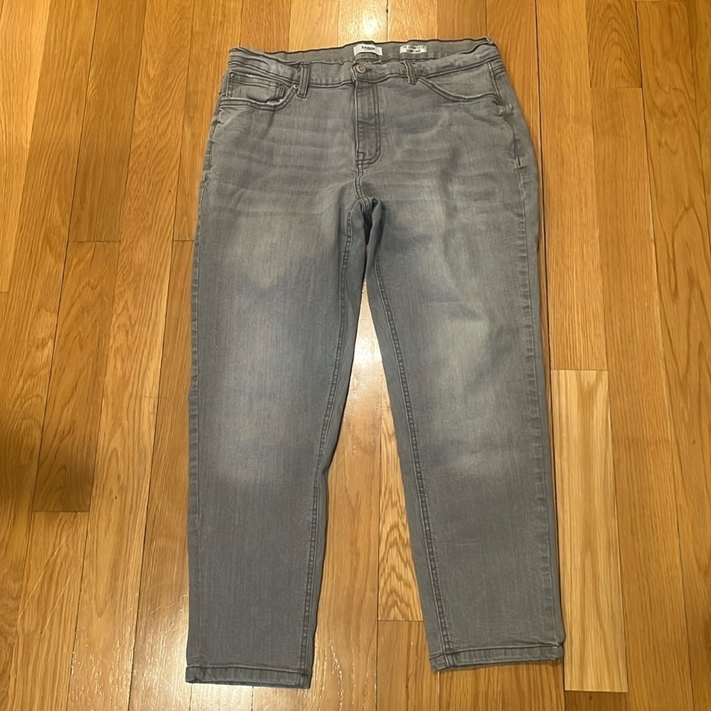 Kensie jeans women’s gray the effortless skinny  crop size 12.